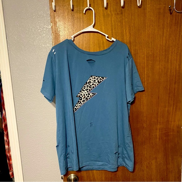 Amazon lightning vintage tee. Teal, cheetah print, with a dash of hot pink - Picture 2 of 4